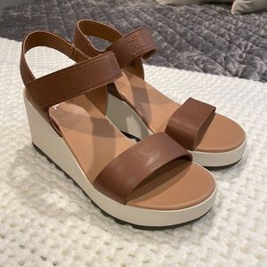NEW never worn Sorel Cameron wedge